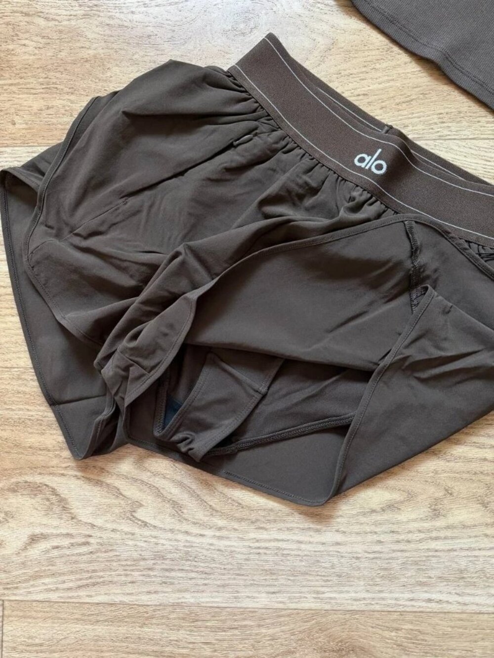 Alo Yoga Aspire Tank & Match Point Shorts Set, Espresso, XS - Picture 5 of 9